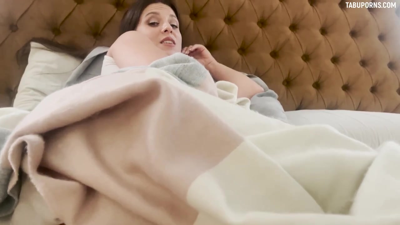 Rebecca de Winter – Cuddling Mommy