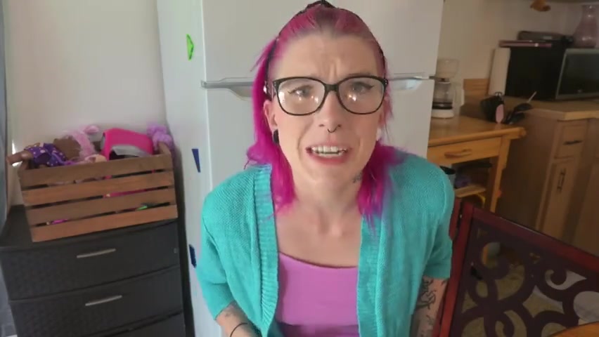 Miss Ellie Stepmom Finds Inferiority