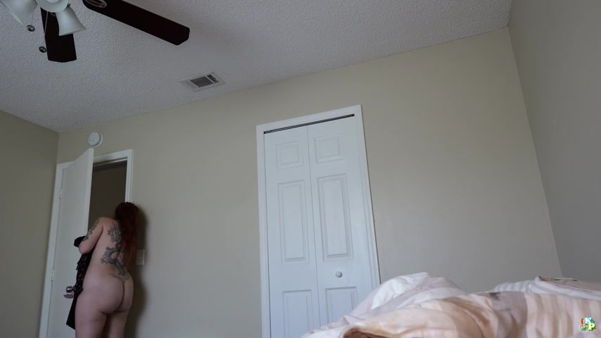 Horny Stepsister And Curious Stepmother_2