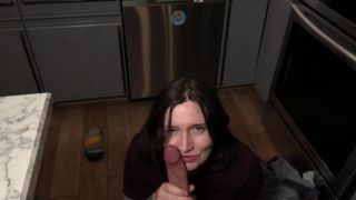 Bettie Bondage – Magic Remote Turns Mom into Gag Slut